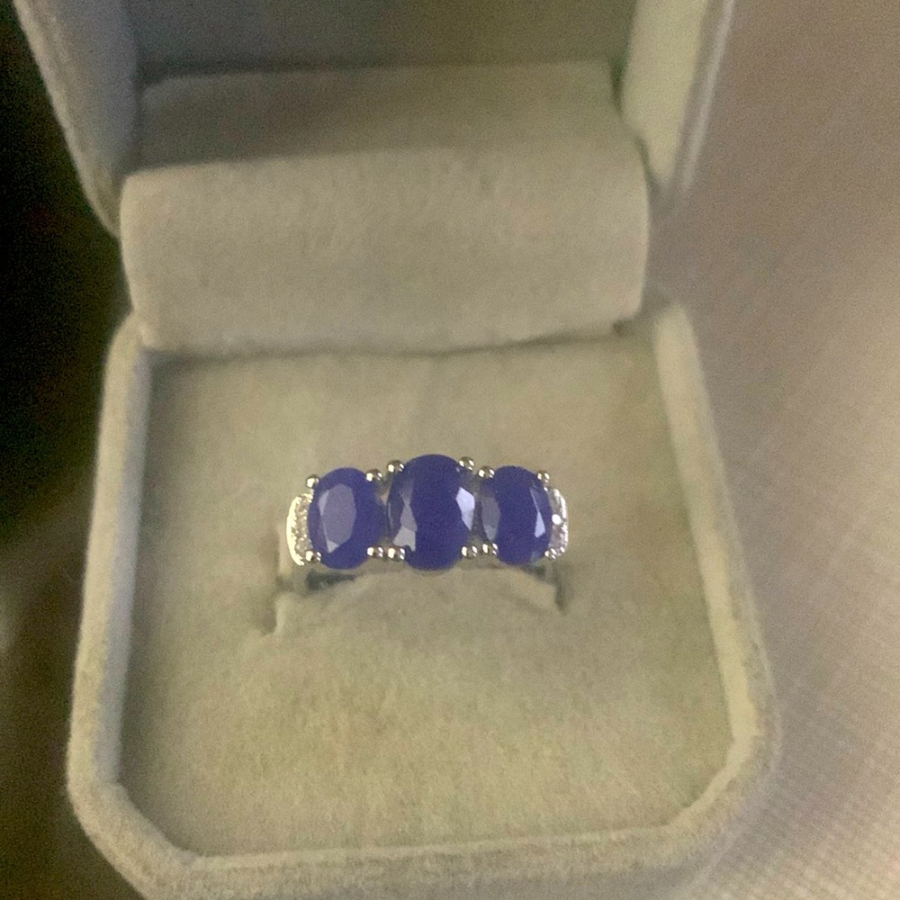 Beautiful oval cut 3 stones blue sapphire Cz ring band